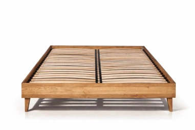 OAKY 160 Ąžuolinės Lovos rėmas : Apdaila - Aliejuota bespalviu linų sėmenų aliejumi, Čiužinio dydis - 160x200cm, Kojos - Metalinės, juodos spalvos, lovoms