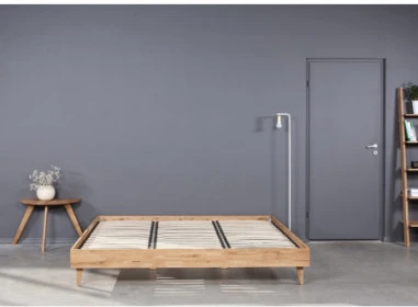OAKY 200 Ąžuolinės Lovos rėmas : Apdaila - Be apdailos, Čiužinio dydis - 200x200cm, Kojos - Metalinės, juodos spalvos, lovoms