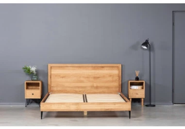 OAKY 160 Ąžuolinė Lova : Apdaila - Aliejuota bespalviu aliejumi su kietaisiais vaškais, Čiužinio dydis - 160x200cm, Kojos - Žemos, plastikinės