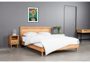 OAKY 160 Ąžuolinė Lova : Apdaila - Aliejuota bespalviu aliejumi su kietaisiais vaškais, Čiužinio dydis - 160x200cm, Kojos - Žemos, plastikinės