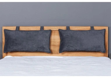 OAKY 160 Ąžuolinė Lova : Apdaila - Aliejuota bespalviu aliejumi su kietaisiais vaškais, Čiužinio dydis - 160x200cm, Kojos - Žemos, plastikinės