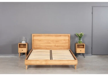 OAKY 160 Ąžuolinė Lova : Apdaila - Aliejuota bespalviu aliejumi su kietaisiais vaškais, Čiužinio dydis - 160x200cm, Kojos - Žemos, plastikinės