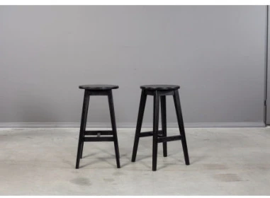STOOL Juodas ąžuolinė baro (69cm) taburetė