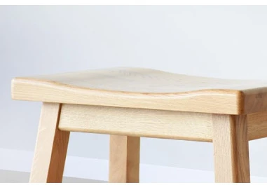 WAVE ąžuolinė baro (70,5cm) taburetė : Apdaila - Be apdailos