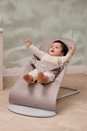 BABYBJORN gultukas BLISS Woven Petal Quilt, sand pilkas, 006317 (Nemokamas pristatymas)
