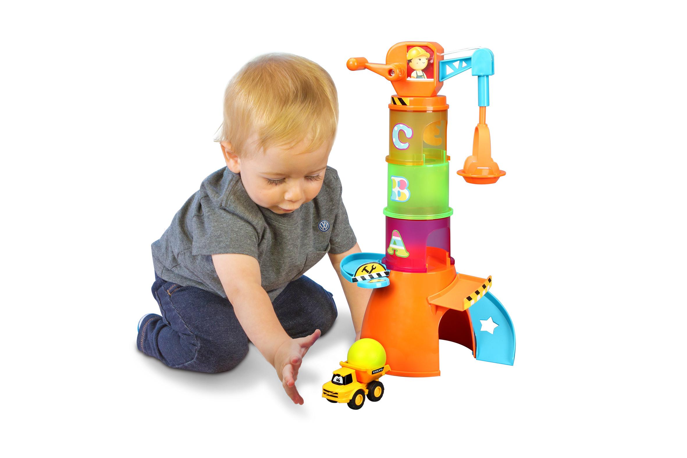 BB JUNIOR trasos rinkinys su automobiliu Volvo Stacking Crane, 16-88605