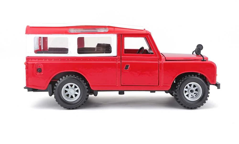 BBURAGO 1:24 automobilių modelis Land Rover Series II, 18-22063