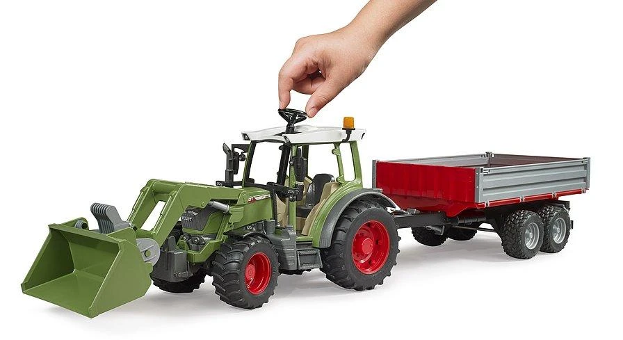 BRUDER 1:16 Fendt Vario 211 traktorius su priekiniu krautuvu ir paverčiama priekaba, 02182