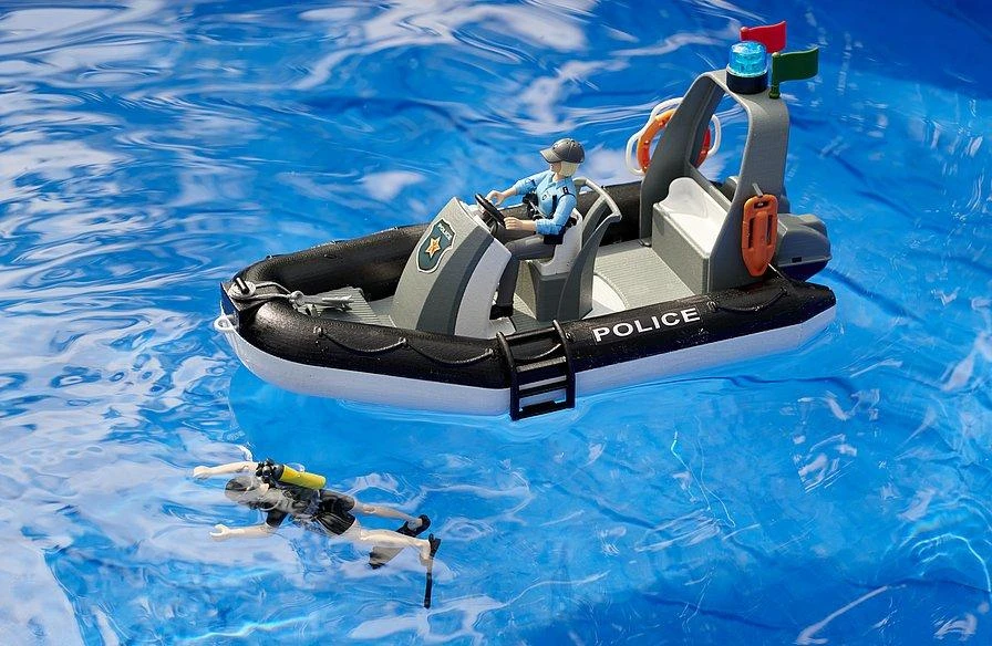 BRUDER RAM 2500 policijos pikapas su priekaba ir valtimi, 02507
