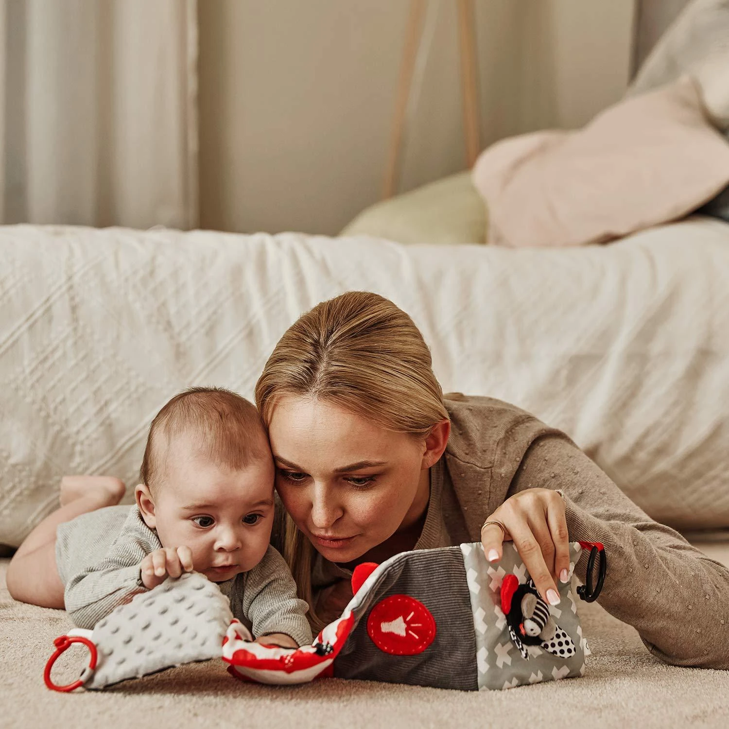 Canpol babies knyga-žaislas Soft Contrast SENSORY TOYS 68/081