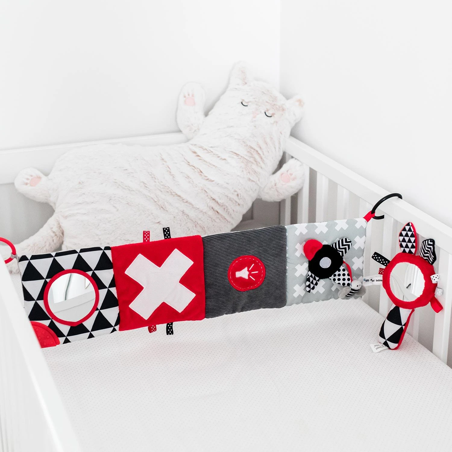 Canpol babies Minkštas kontrastinis žaislas su garsu ir veidrodžiu SENSORY TOYS 68/080