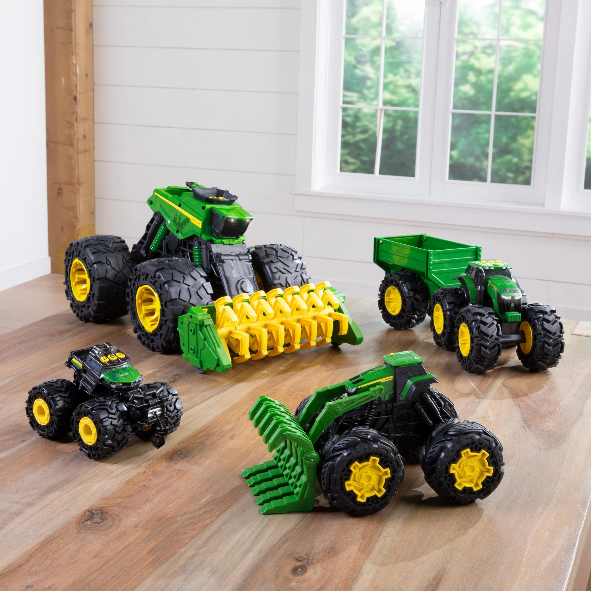 Tomy JOHN DEERE kombainas Super Scale, 47329