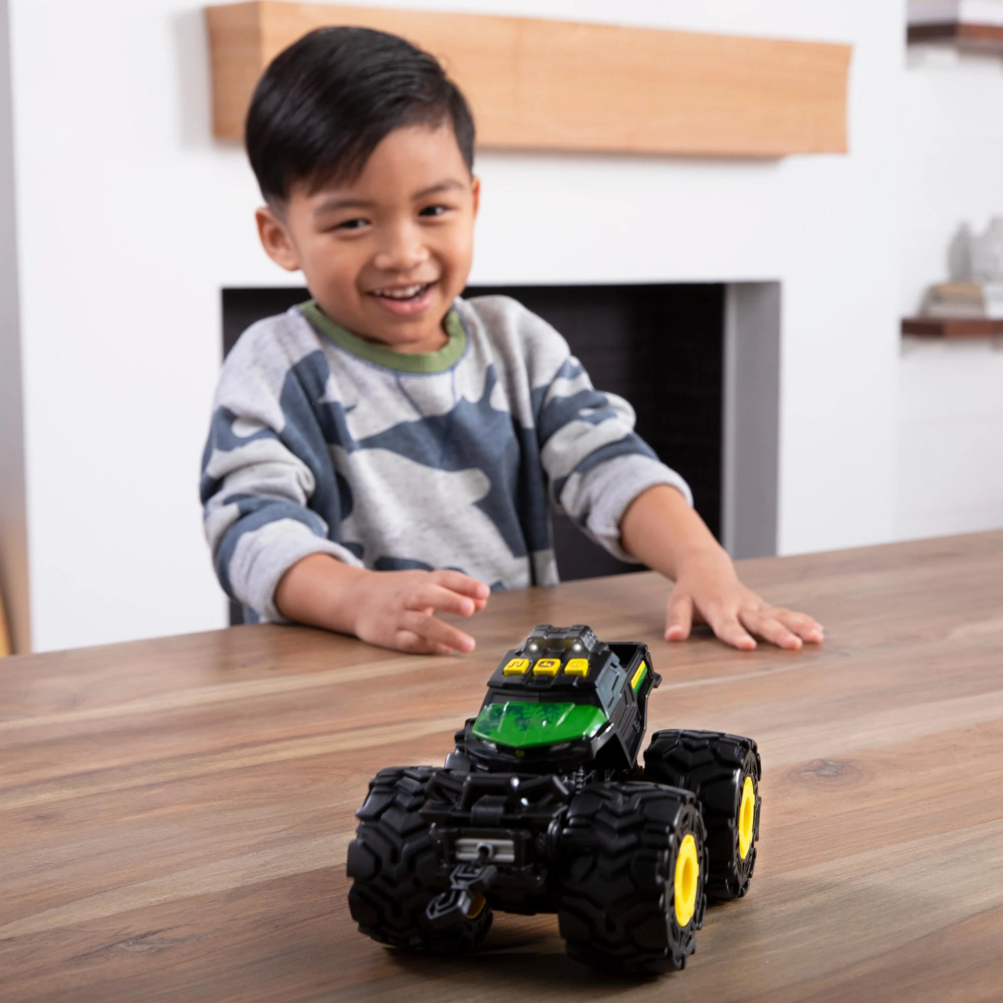JOHN DEERE traktorius su šviesomis ir garsais Gator, asort., 37929