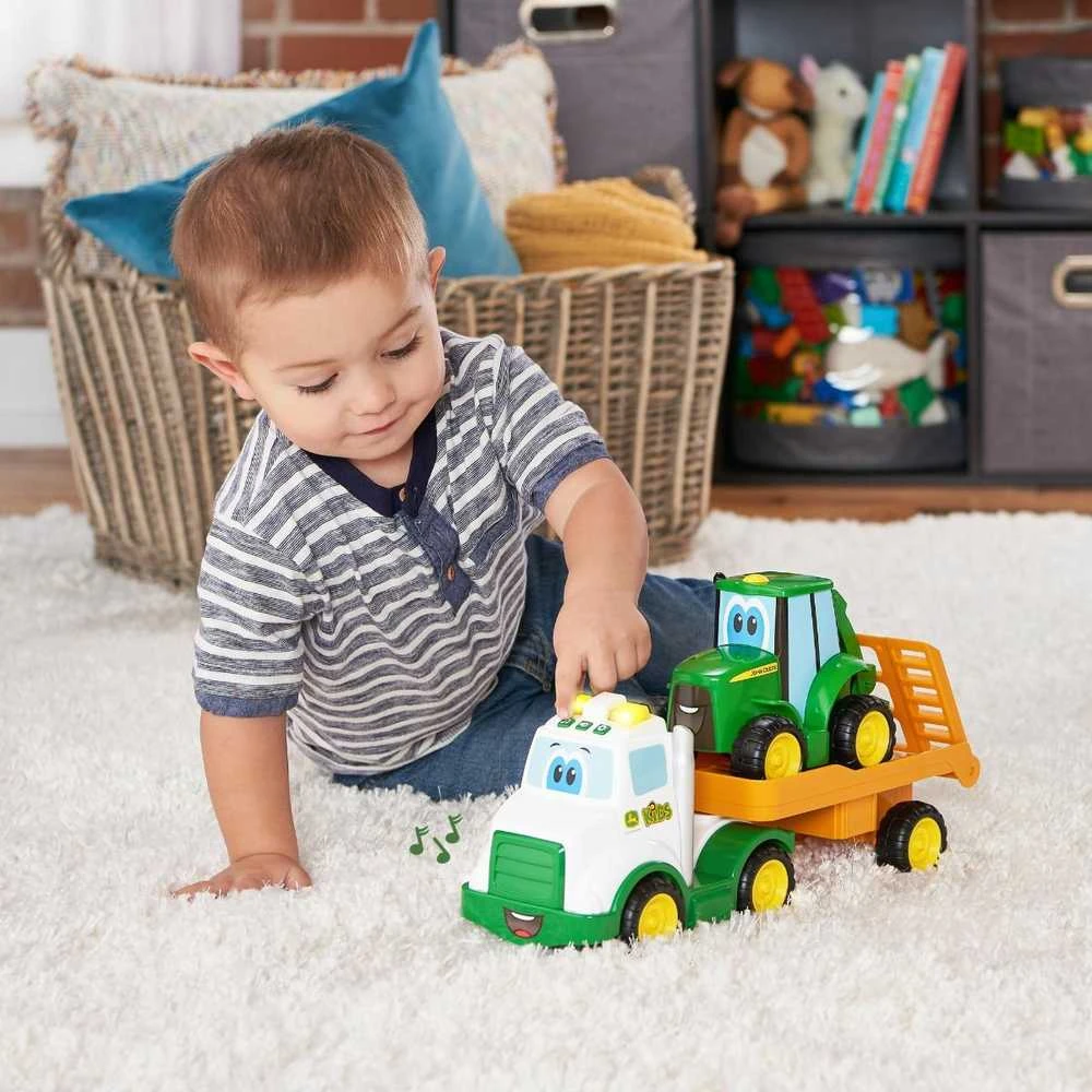 JOHN DEERE vilkikas su traktroiumi Farmin Friends, 47207