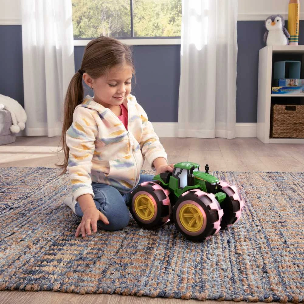 Tomy JOHN DEERE žaislinis traktorius su šviečiančiais ratais, 46644B