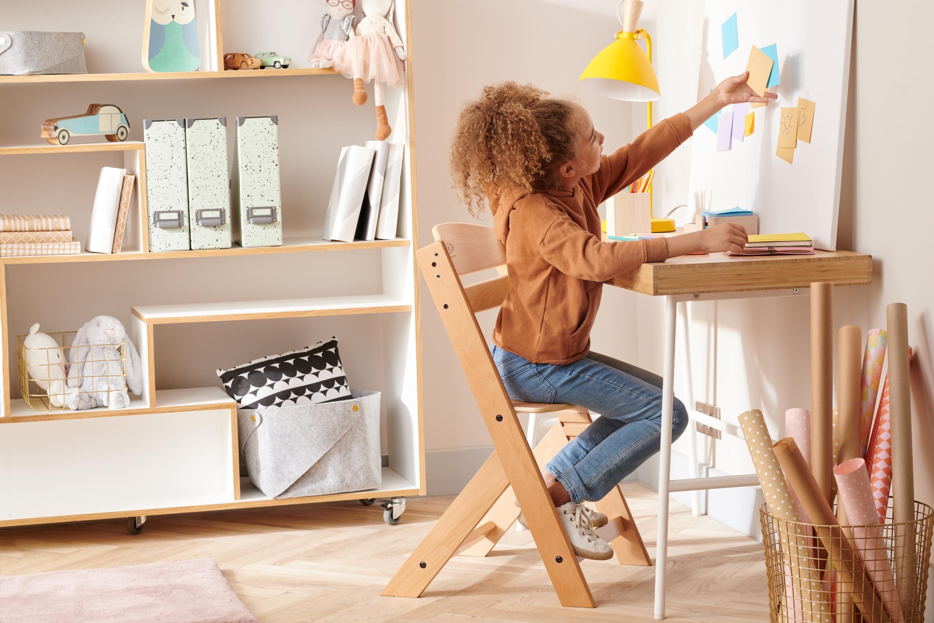 KinderKraft maitinimo kėdutė Enock, medinė
