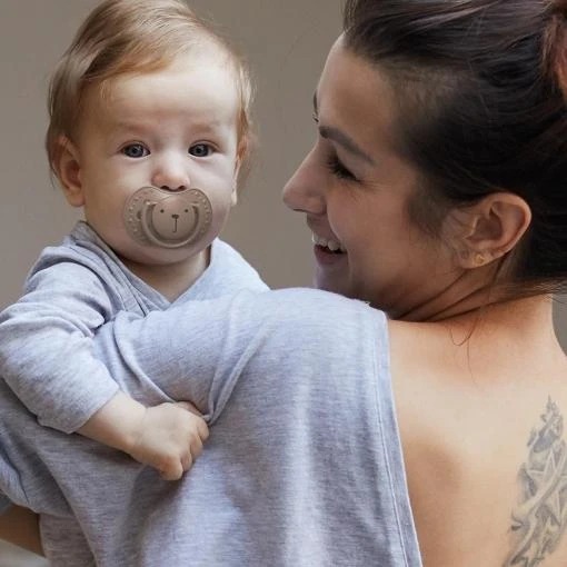 LOVI silikoninis dinaminis čiulptukas HEY GIRL, 6-18m, 2 vnt, ruda, 22/887merg