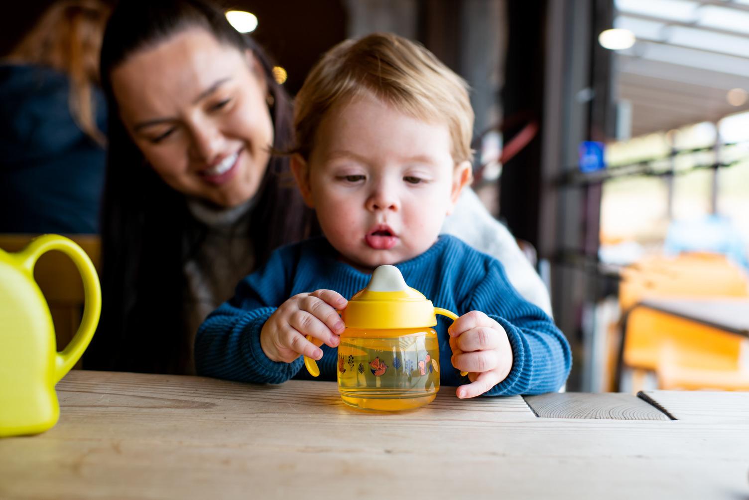 TOMMEE TIPPEE puodelis WEANING SIPPEE, 4 m+, 190 ml, geltonas, 447827