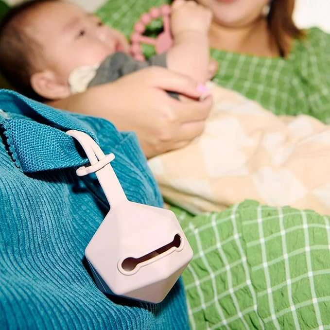 TOMMEE TIPPEE silikoninis čiulptukas su čiulptuko dėklu ir kramtuku, pink, 433609