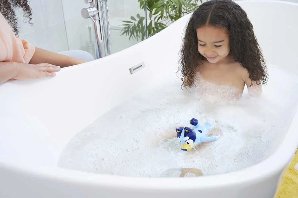 TOOMIES vonios žaislas Swimming Bluey, E73548