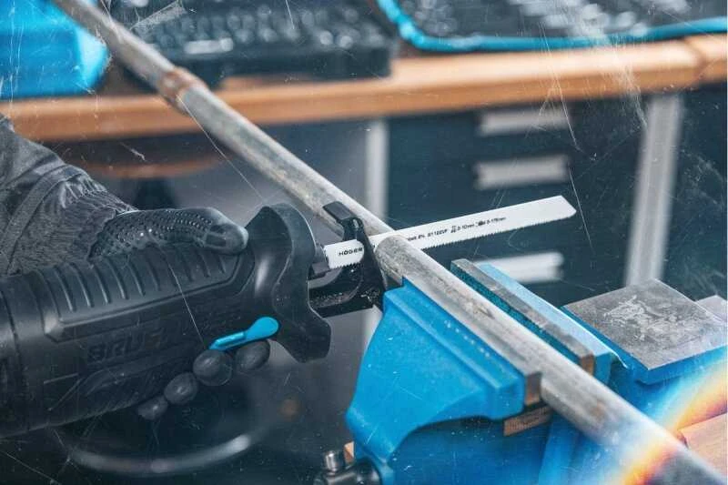 Akumuliatorinis tiesinis pjūklas Hogert HT2E234-0RS; 18 V (Be akumuliatoriaus ir pakrovėjo)