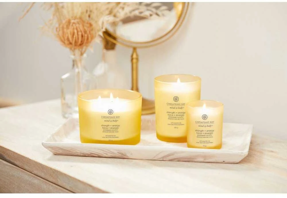 Chesapeake Bay Candle 3 dagčių žvakė – Strength & Energy (Pineapple Coconut)
