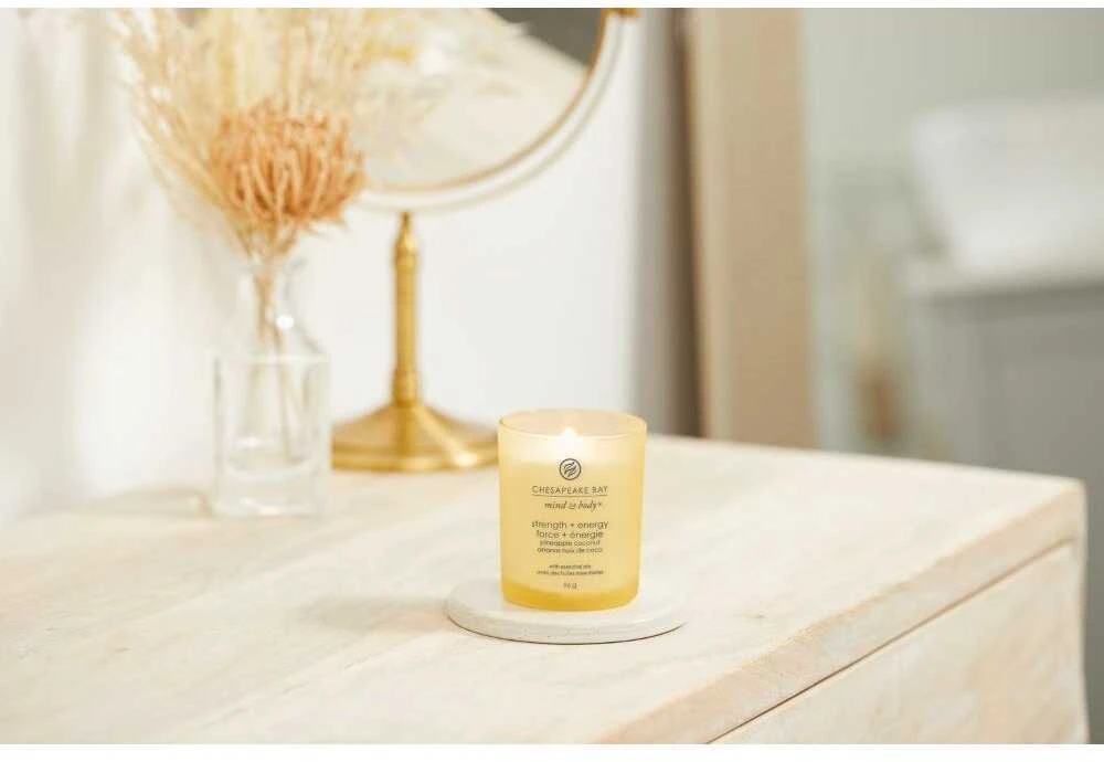 Chesapeake Bay Candle maža žvakė – Strength & Energy (Pineapple Coconut)