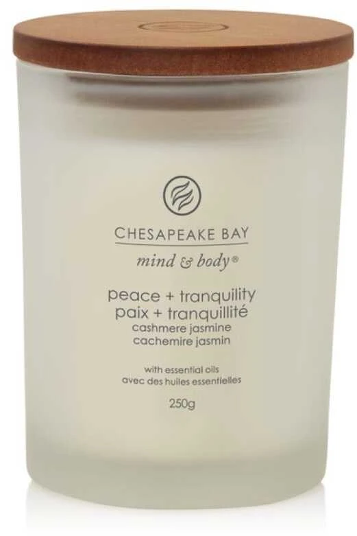 Chesapeake Bay Candle vidutinė žvakė – Peace & Tranquility (Cashmere Jasmine)