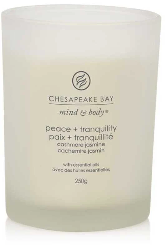 Chesapeake Bay Candle vidutinė žvakė – Peace & Tranquility (Cashmere Jasmine)