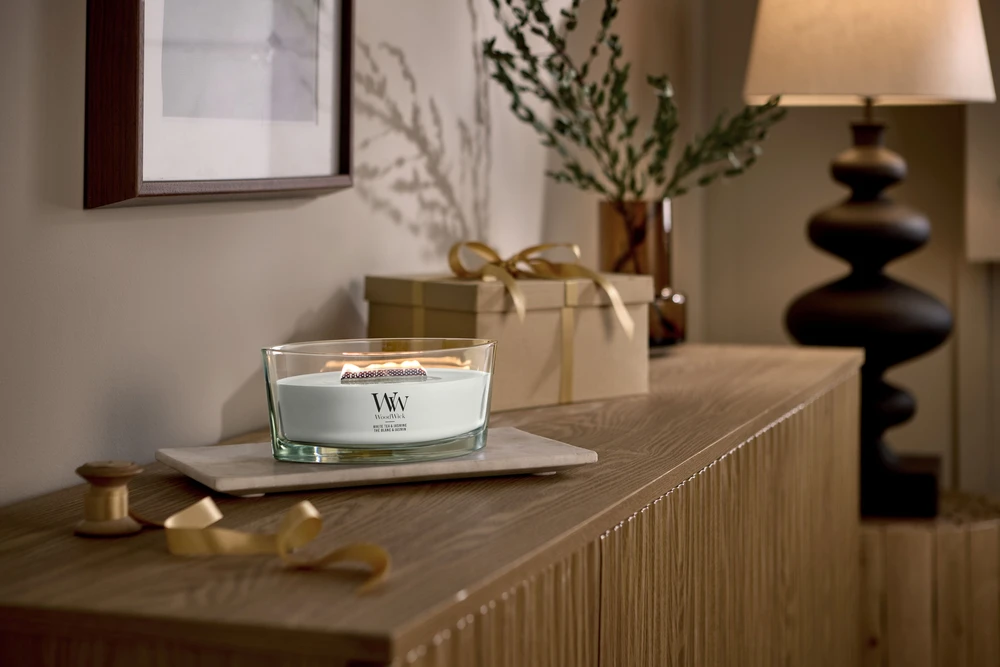 WoodWick Aromatinė žvakė (White Tea & Jasmine), 453,6 g