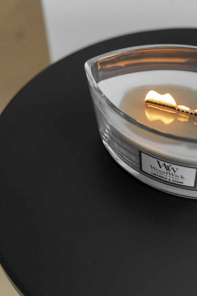 WoodWick Aromatinė žvakė (Lavender & Cedar), 453,6 g