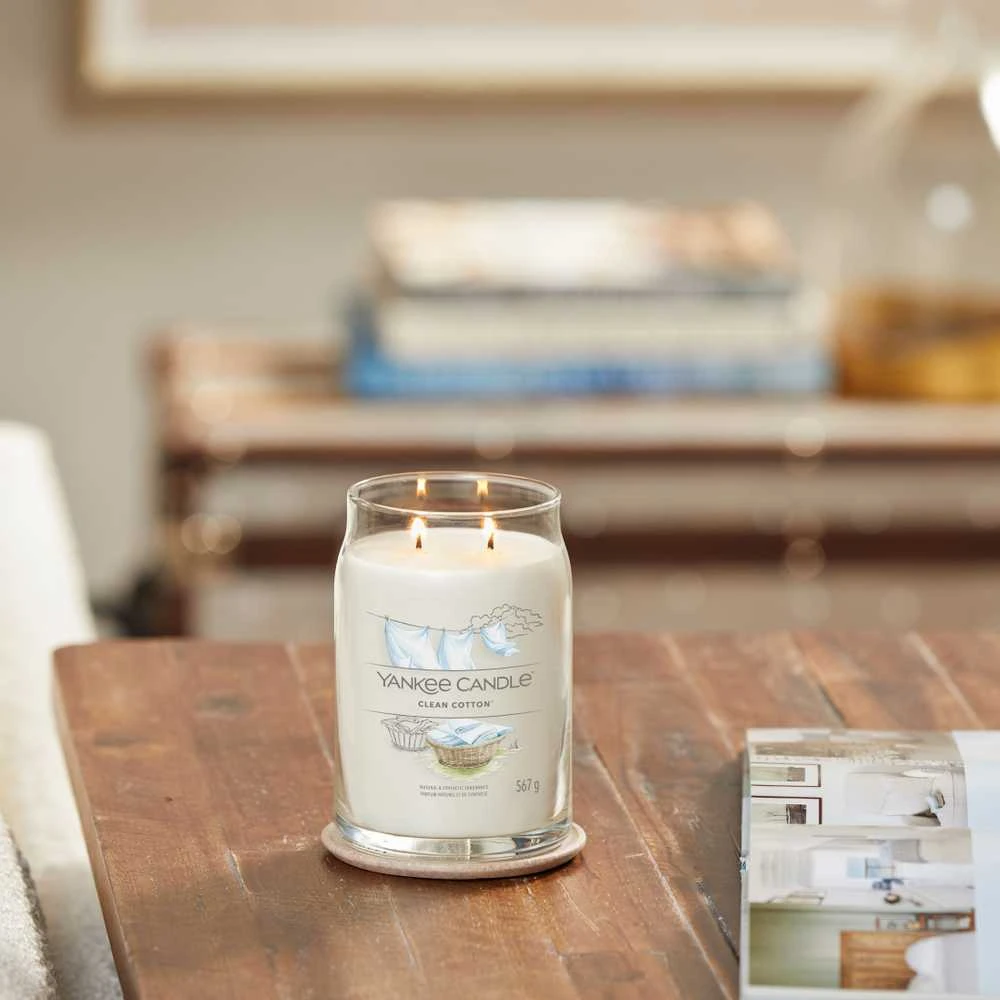 Yankee Candle Signature Clean Cotton kvapni žvakė, 411 g