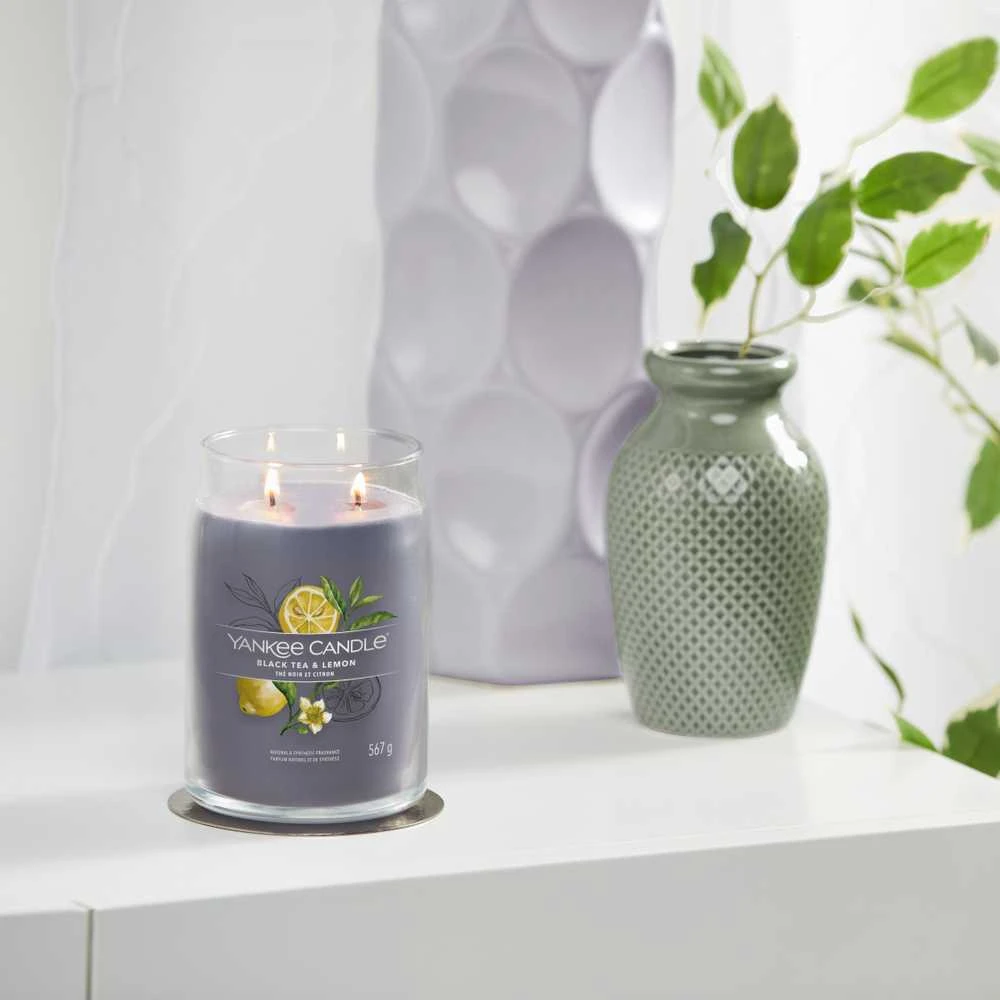Yankee Candle Aromatinė žvakė "Signature large glass Juodas Tea - Lemon" 567 g