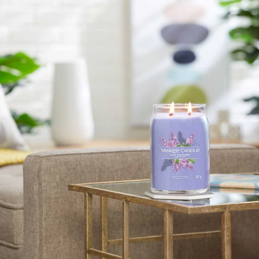 Yankee Candle Aromatinė žvakė Aromatinė žvakė Signature glass large Lilac Blossoms 567 g