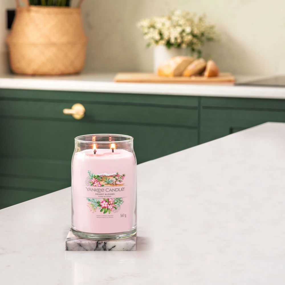 Yankee Candle Aromatinė žvakė Signatūrinis stiklas didelis Desert Blooms 567 g