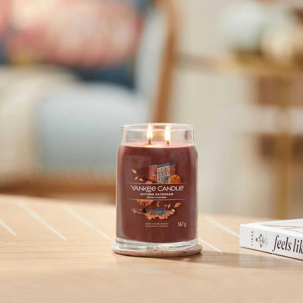 Yankee Candle Aromatinė žvakė Signatūrinė stiklinė didelė Autumn Daydream 567 g
