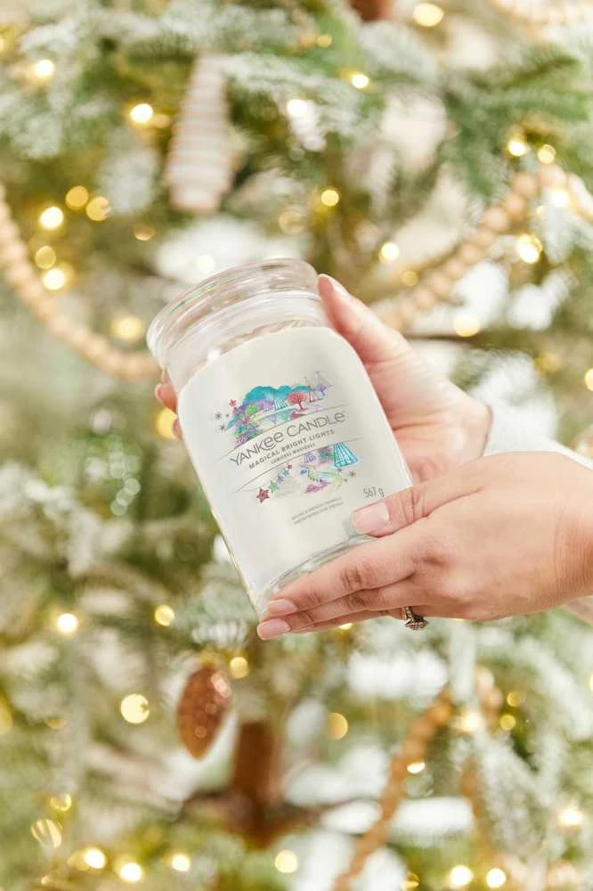 Yankee Candle aromatinė žvakė "Signature large glass Magical Bright Lights" 567 g