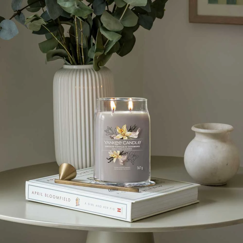 Yankee Candle Aromatinė žvakė Signature didelis stiklas Smoked Vanilla - Cashmere 567 g