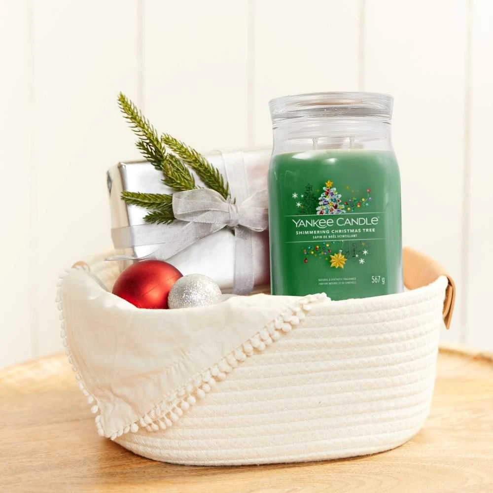 Yankee Candle Aromatinė žvakė (Shimmering Christmas Tree), 567 g