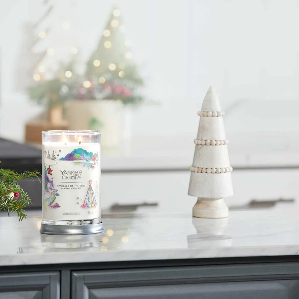 Yankee Candle aromatinė žvakė Signature stiklinė didelė Magical Bright Lights 567 g