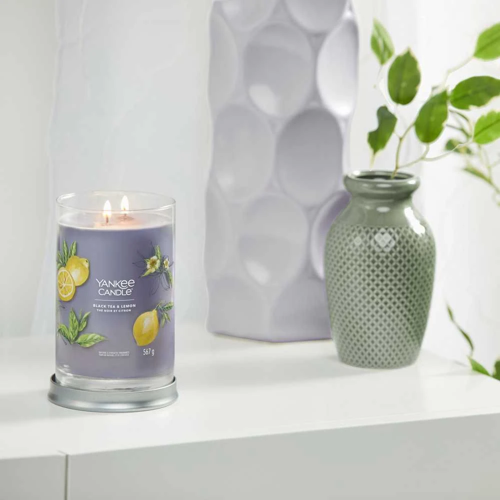 Yankee Candle Aromatinė žvakė Signature tumbler large Juodas Tea - Lemon 567 g