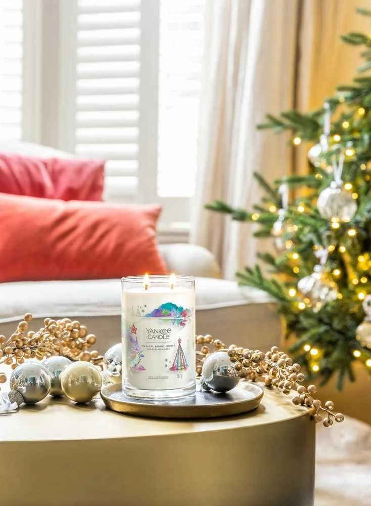 Yankee Candle aromatinė žvakė Signature stiklinė didelė Magical Bright Lights 567 g