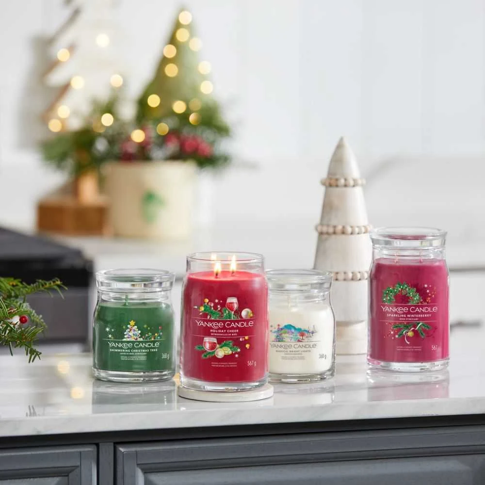 Yankee Candle aromatinė žvakė „Signature glass medium“ Magical Bright Lights 368 g
