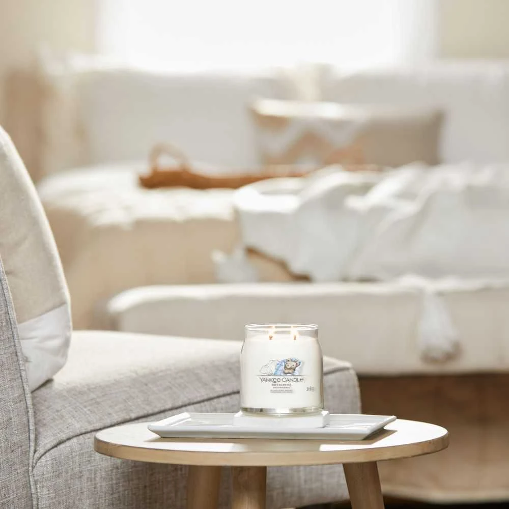 Yankee Candle Aromatinė žvakė Signature glass medium Soft Blanket 368 g