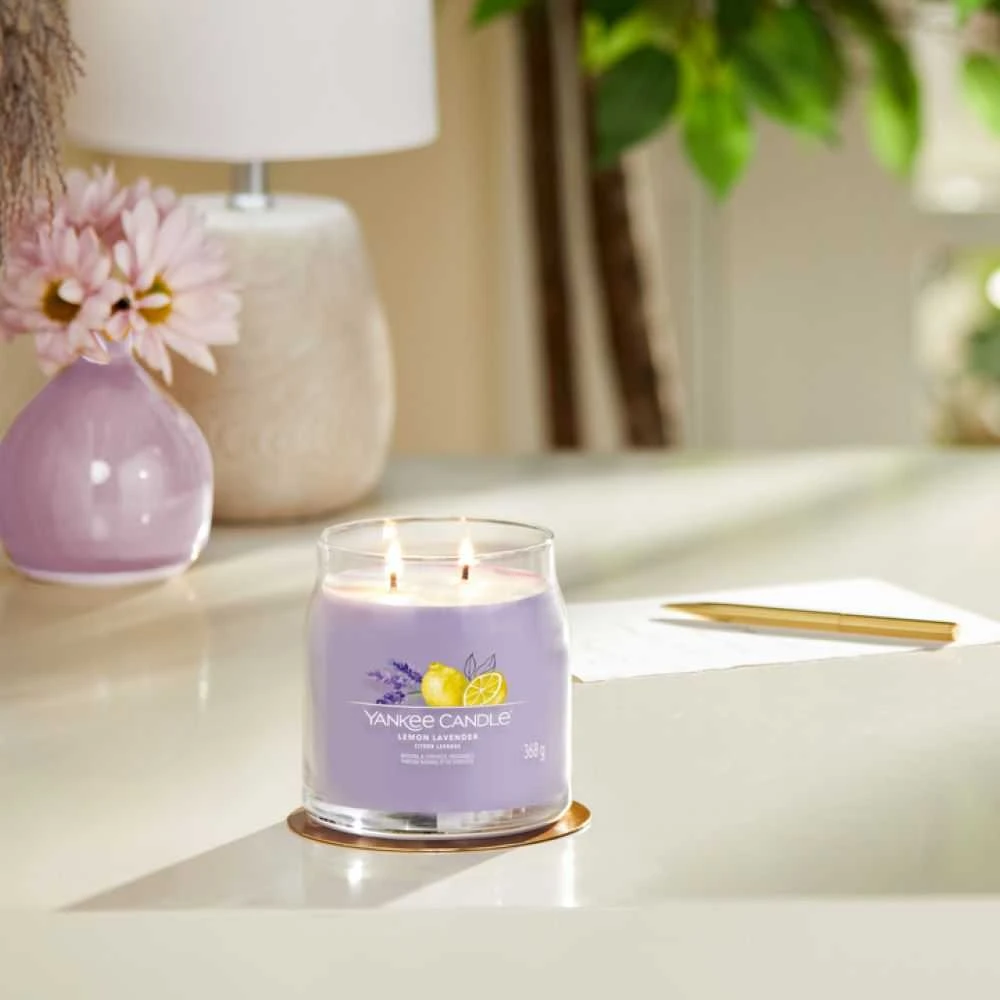 Yankee Candle Aromatinė žvakė Signature glass medium Lemon Lavender 368 g