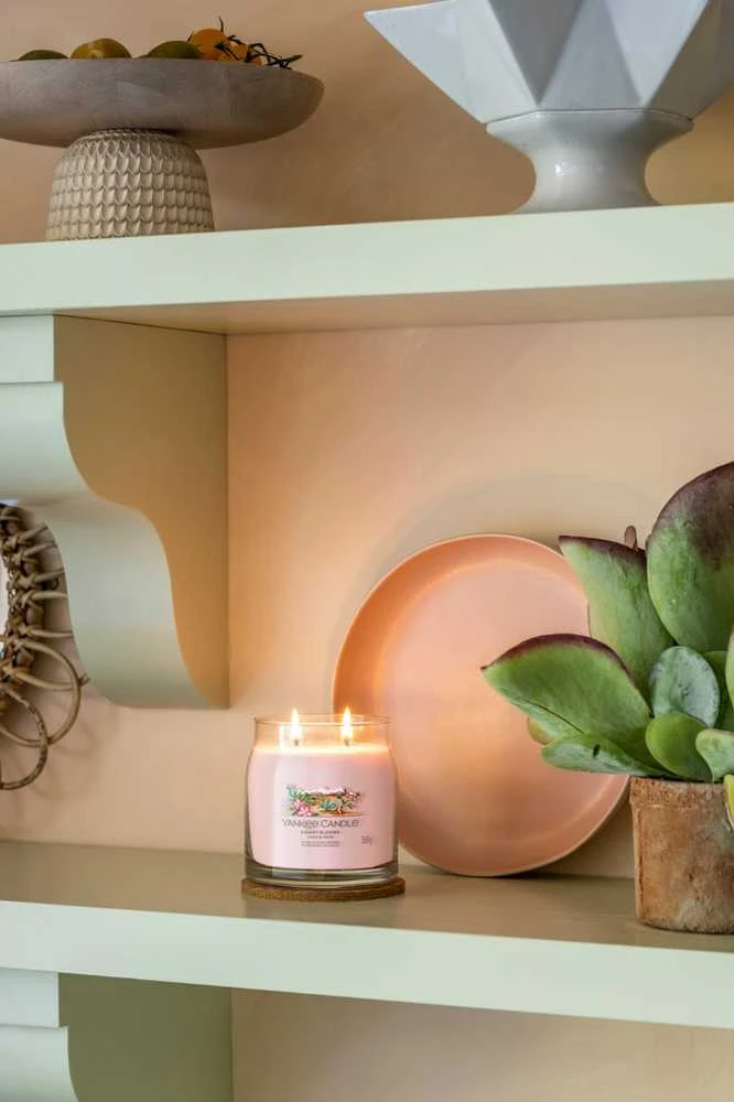 Yankee Candle Aromatinė žvakė Aromatinė žvakė Signatūrinė stiklinė vidutinė Desert Blooms 368 g