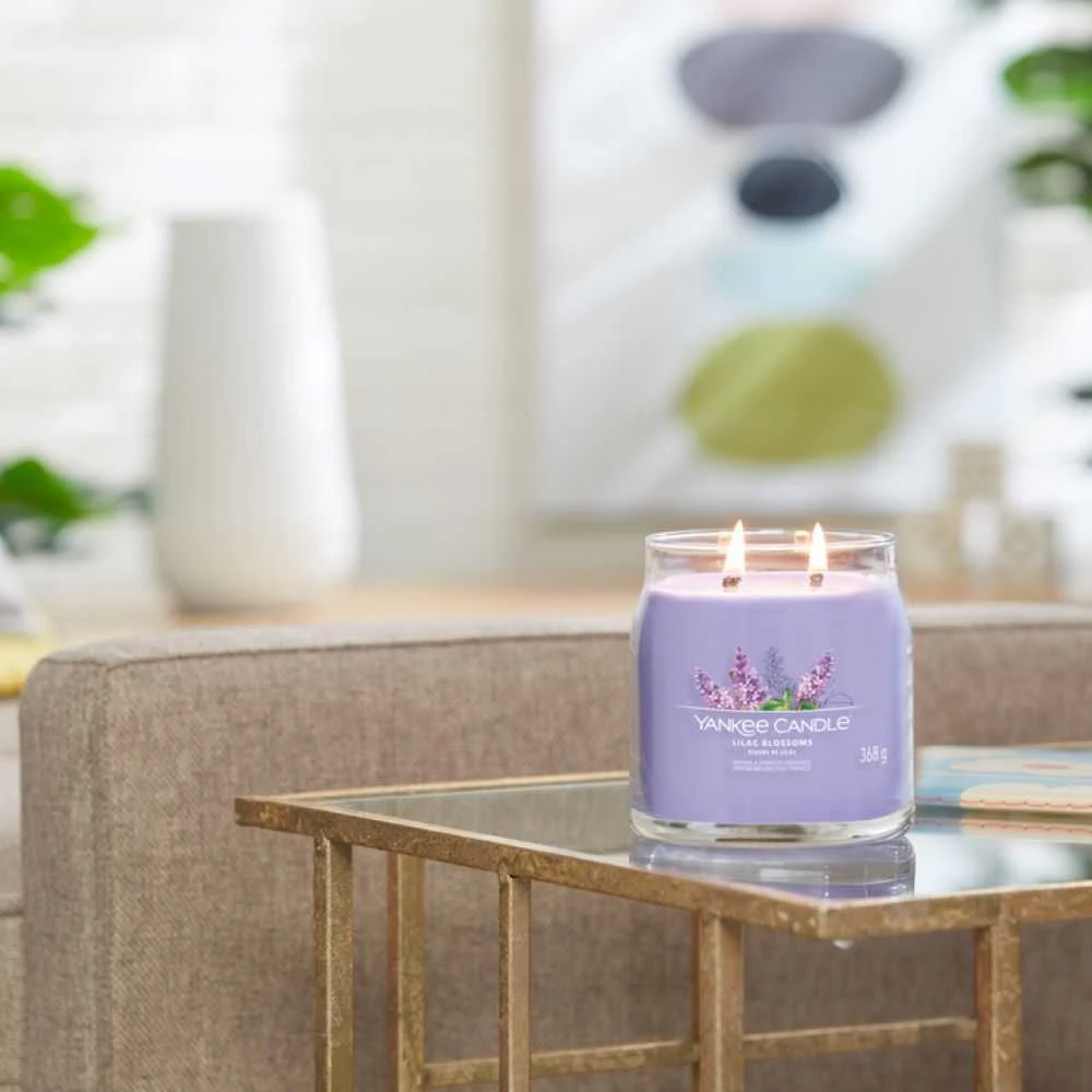 Yankee Candle Aromatinė žvakė Signature glass medium Lilac Blossoms 368 g