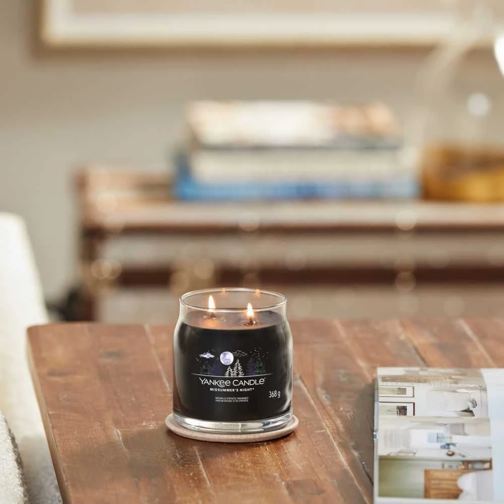 Yankee Candle Aromatinė žvakė Signature glass medium Midsummer´s Night 368 g