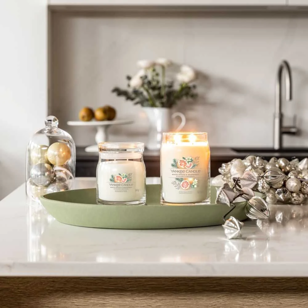 Yankee Candle Baltas Eglė ir greipfrutas 368 g