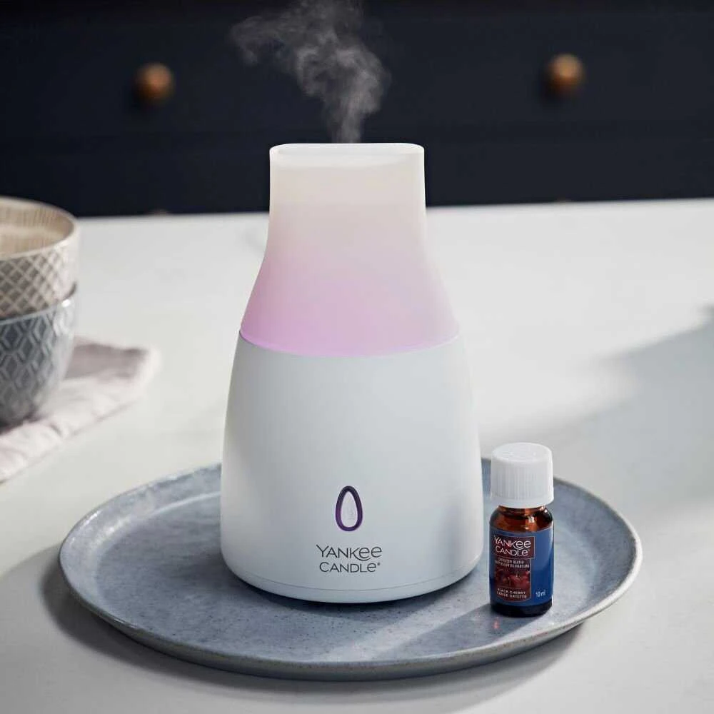 Yankee Candle Ultragarsinis difuzorius su juodųjų vyšnių aliejumi